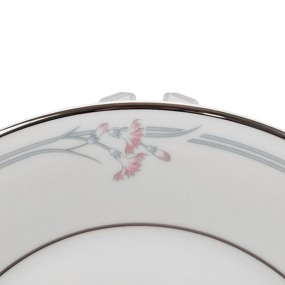 Royal Doulton Carnation H5084 4 Bread And Butter Plates Fine Bone China 1982 - Picture 3 of 7